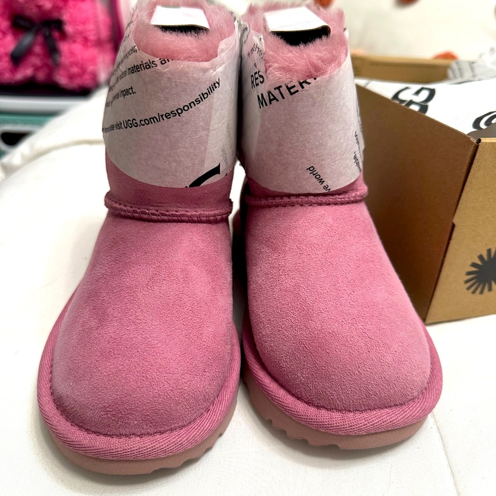 Pink UGG Mini Bailey Bow II kids Boots. 9T